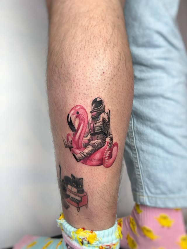 На нозі кольорові кішка, фото - Тату салон TATTOO LAMARCH