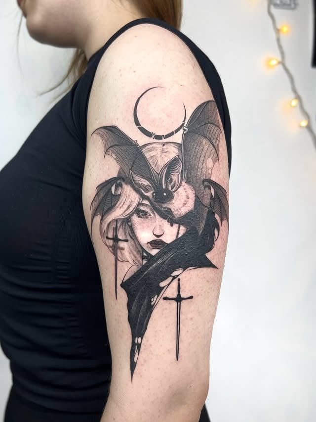 Женские на плече реализм, фото - Тату салон TATTOO LAMARCH
