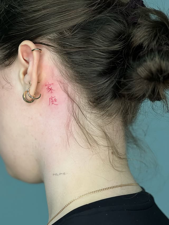 Женские на шее цветные, фото - Тату салон TATTOO LAMARCH