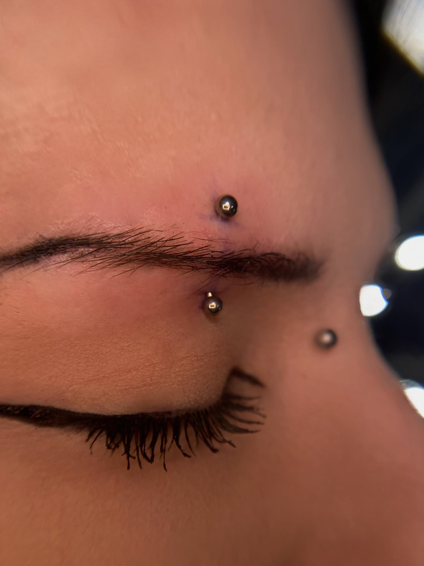 Пирсинг брови носа, фото - Тату салон TATTOO LAMARCH