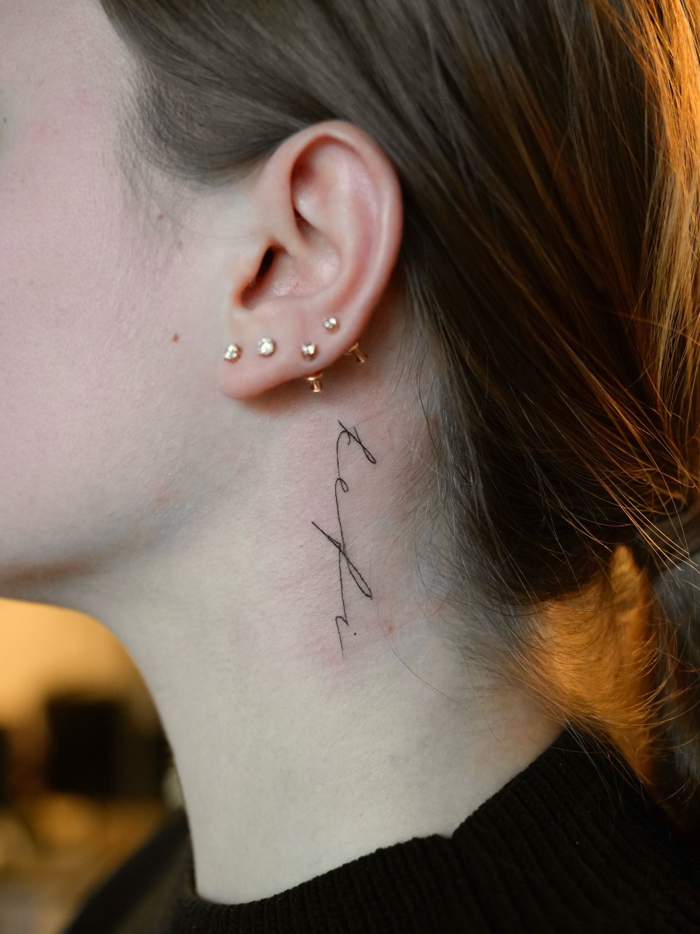 Для дівчат на шиї чорно-білі, фото - Тату салон TATTOO LAMARCH