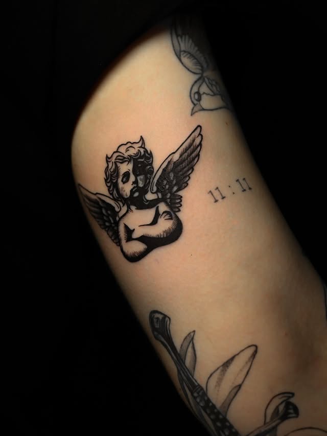 На руці ангел хранитель, фото - Тату салон TATTOO LAMARCH