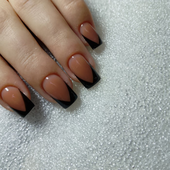 Бежевый маникюр на квадратные ногти двухцветный, фото - Мастер маникюра Эвелина Соколова