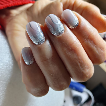 Молочный маникюр блестящий с дизайном, фото - Мастер маникюра Эвелина Соколова