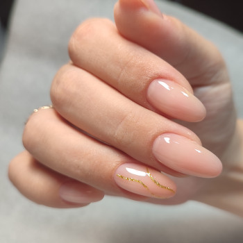 Нюдовий манікюр з блискітками гарний, фото - Майстер манікюру Евеліна Соколова