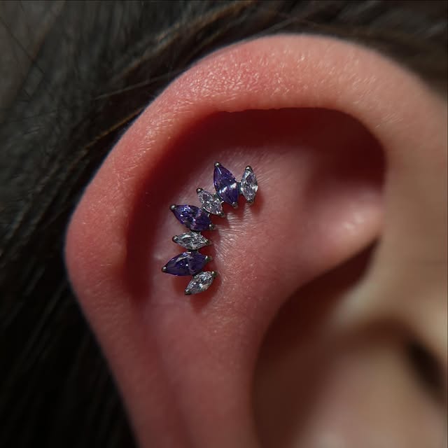 Пірсинг вуха хелікс, фото - Тату салон TATTOO LAMARCH