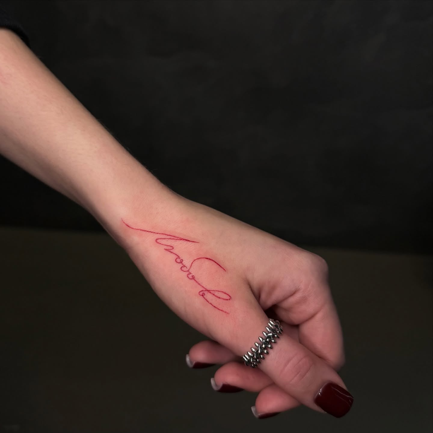 Женские цветные слова, фото - Тату салон TATTOO LAMARCH