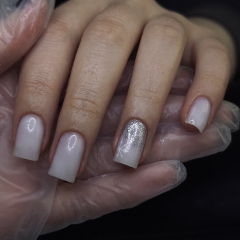 Манікюр на квадратні нігті світлий з акцентом один ніготь, фото - Майстер манікюру Діана Одарюк