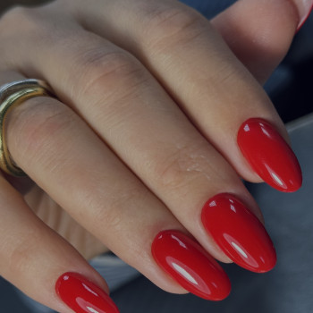 Червоний манікюр яскравий мигдаль, фото - Майстер манікюру Діана Одарюк