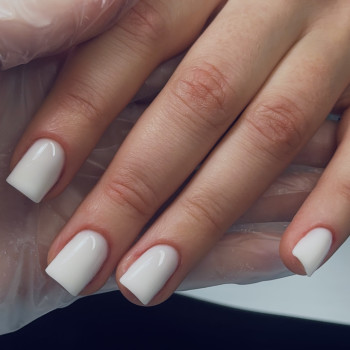 Манікюр на короткі нігті молочний квадратні, фото - Майстер манікюру Діана Одарюк