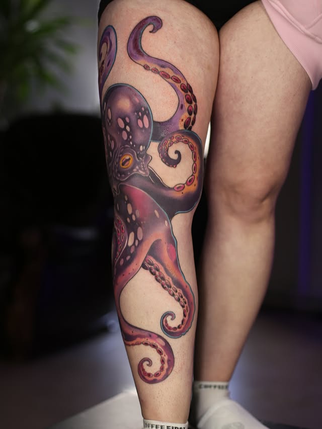 На ноге осьминог, фото - Тату салон TATTOO LAMARCH
