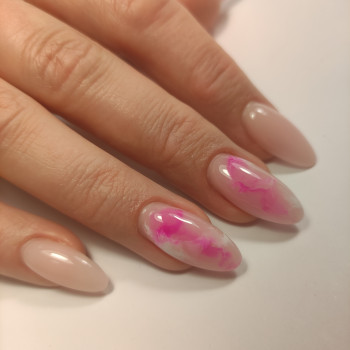 Нежный маникюр миндаль с дизайном, фото - Мастер маникюра Анна Боренкова