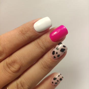 Рожевий манікюр на квадратні нігті з дизайном, фото - Майстер манікюру Ганна Боренкова