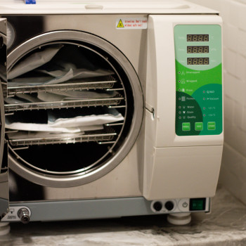 Стерильність з допомогою автоклава та пакетів для стерилізації