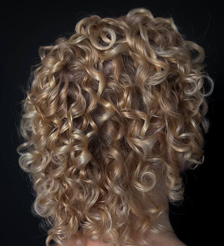 Завивка волосся, фото - Салон краси HAIRVICTORY