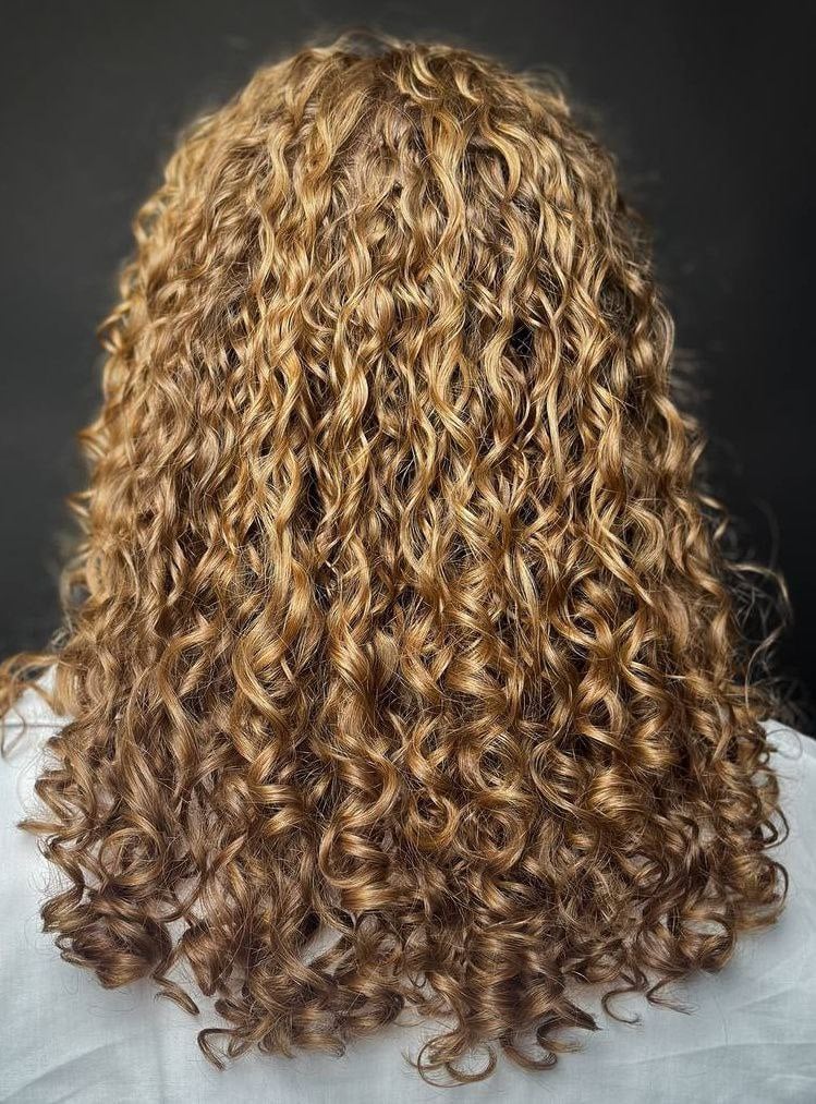 Укладка на середнє волосся завивка, фото - Салон краси HAIRVICTORY
