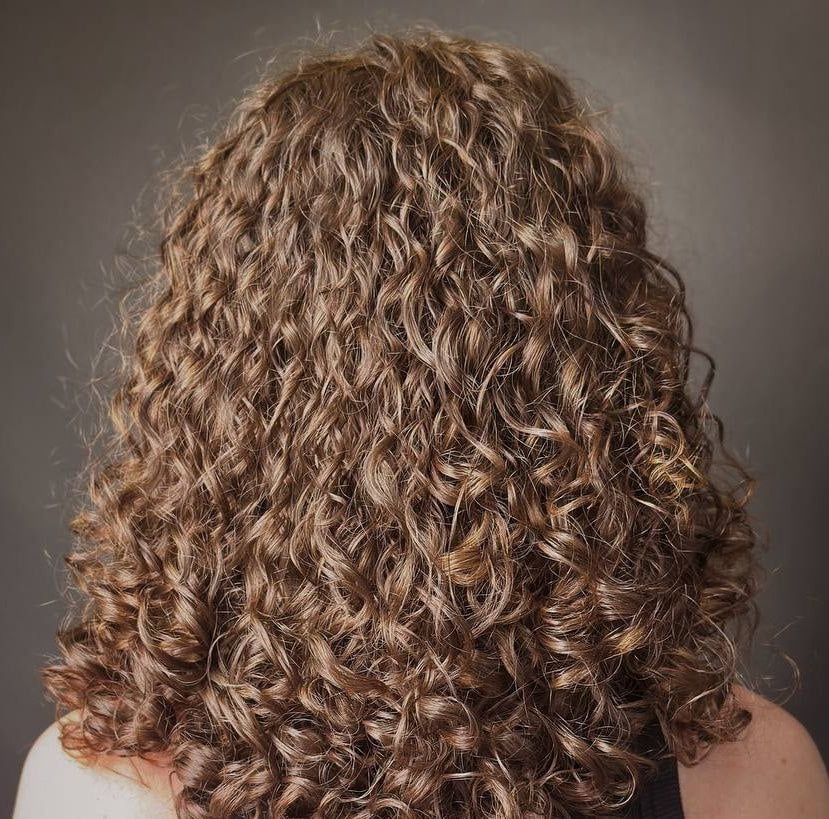 Укладка на середнє волосся локони завивка, фото - Салон краси HAIRVICTORY