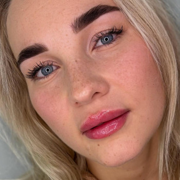 комплекс зі збільшення губ (контурна пластика) та перманентний макіяж брів