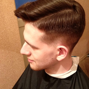 Стрижка чоловіча+ базова укладка волосся.