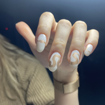 Молочний манікюр на овальні нігті з дизайном, фото - Майстер манікюру Тома Сіренко