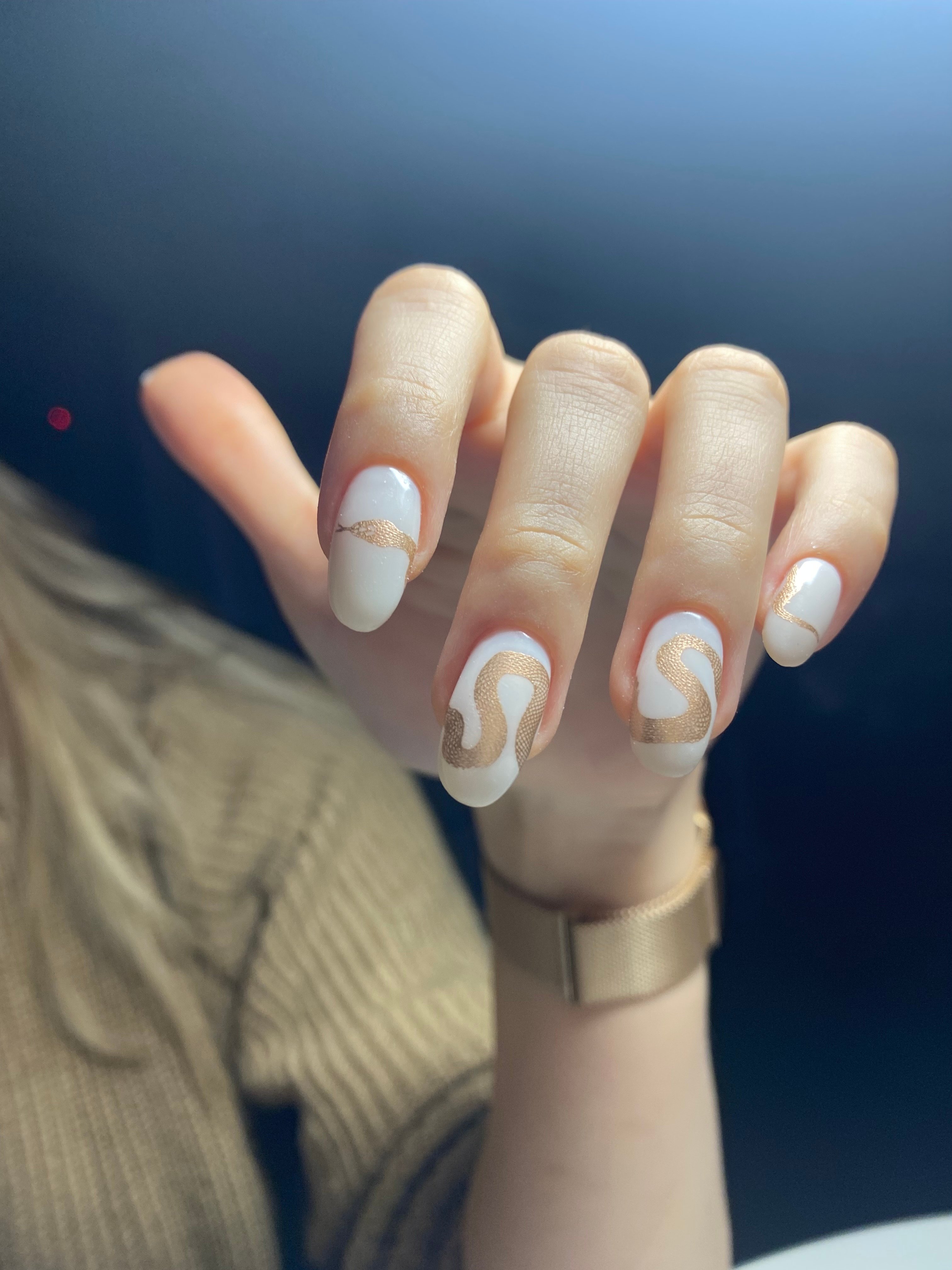 Молочный маникюр на овальные ногти с дизайном, фото - Мастер маникюра Тома Сіренко