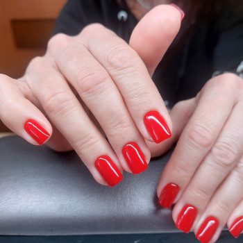 Червоний манікюр на квадратні нігті однотонний (монохромний), фото - Перукар-колорист Альбіна Ходаковська