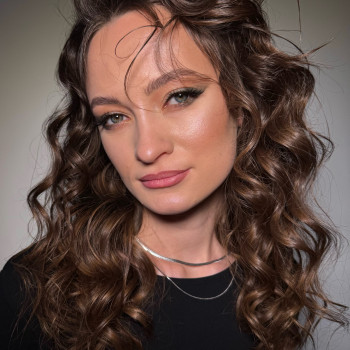 Стрижка каскад на середнє волосся з чолкою, фото - Візажист Катерина Полежаєва