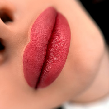 Перманентний макіяж губ