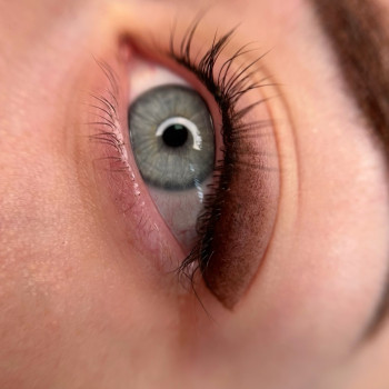 Перманентний макіяж повік - стрілка з розтушовкою