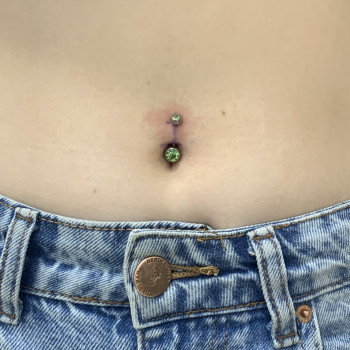 Пірсинг пупка