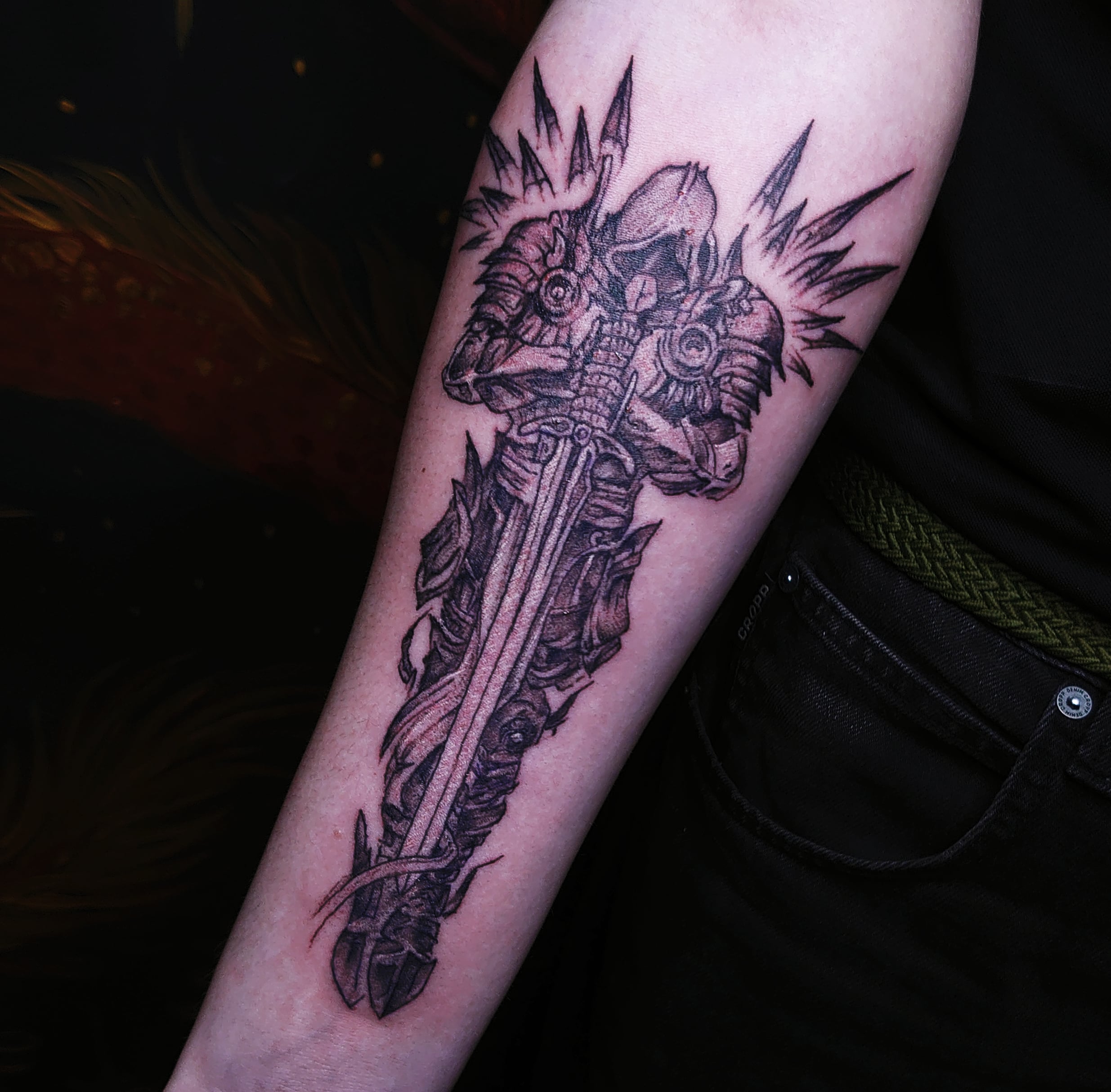 Для хлопців на руці меч, фото - Тату майстер Альона Iванник