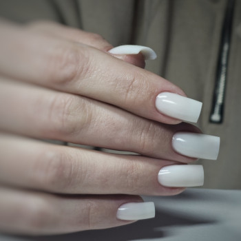 Молочный маникюр наращивание ногтей молодежный, фото - Лэшмейкер Диана Ди