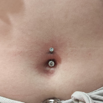 Пірсинг пупка (з титановою прикрасою для первісного проколу)