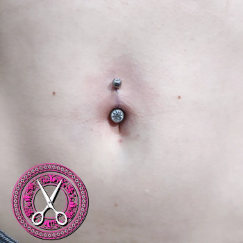 Пірсинг пупка (з титановою прикрасою для первісного проколу)