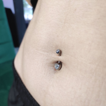 Пірсинг пупка (з титановою прикрасою для первісного проколу)