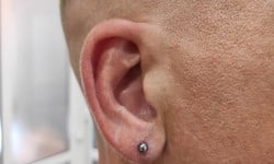 Проколювання вух чоловікам та хлопцям Мастер по пирсингу Елена Запорожье