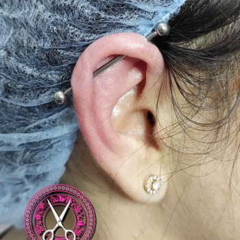 Пірсинг індастріал (з титановою прикрасою для первісного проколу)