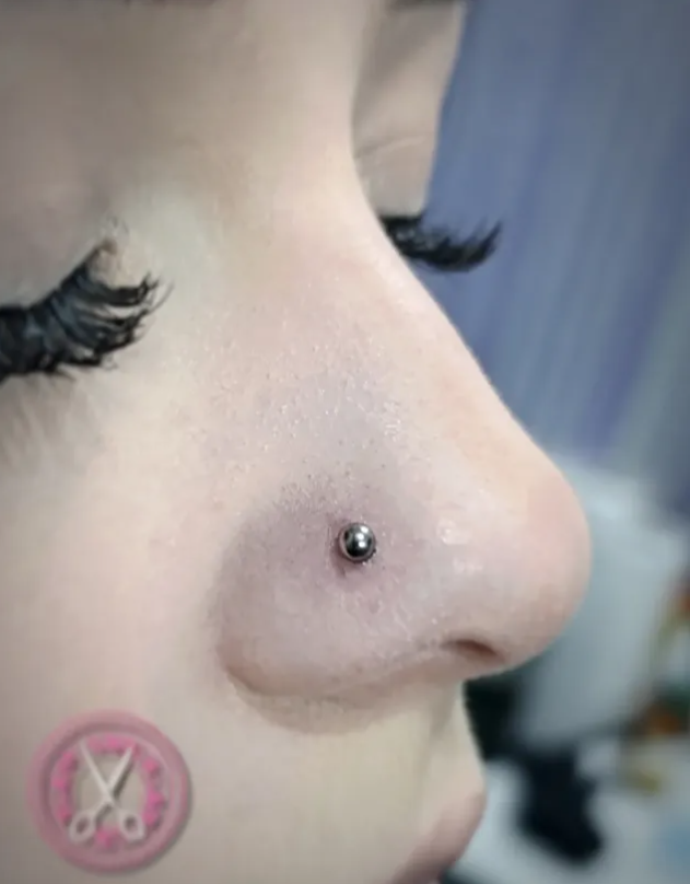 Пірсинг крила носу, фото - Мастер по пирсингу Елена Калашник