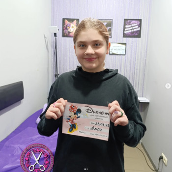 Проколювання вух пістолетом дітям