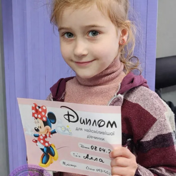 Проколювання вух пістолетом дітям