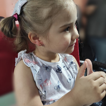 Проколювання вух пістолетом дітям