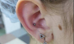 Пірсинг "Конч" (з титановою або сталевою прикрасою для первісного проколу) Майстер з пірсингу Елена Запоріжжя