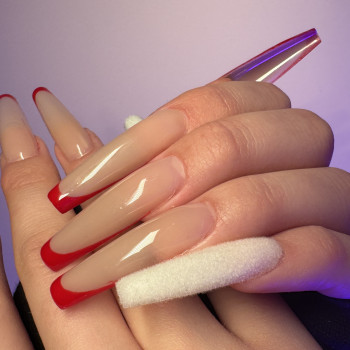 Красный маникюр френч пудровый, фото - Ногтевая студия Pink Space