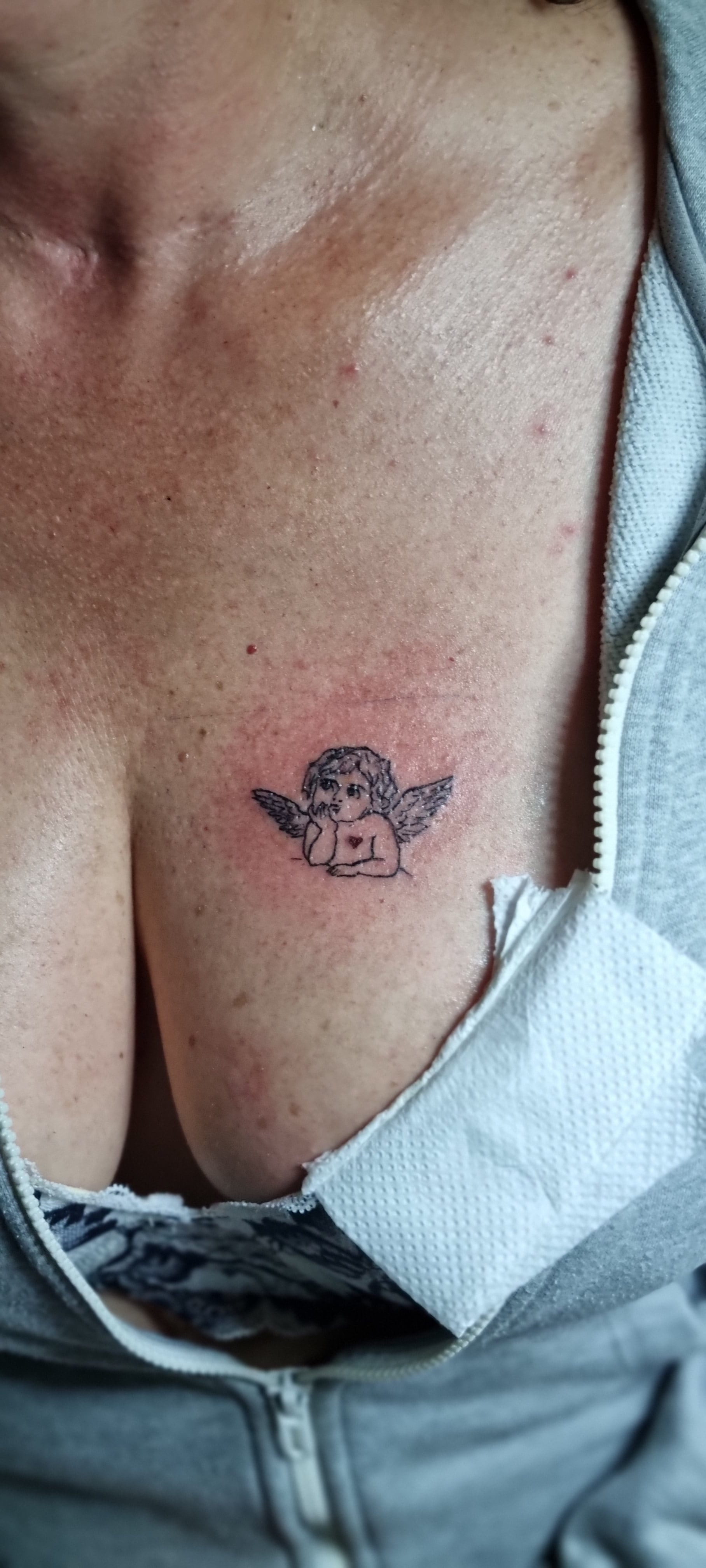 Для дівчат на грудях міні, фото - Майстер татуажу Елена Сколібог