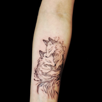 Тату на руці чорно-білі лисиця, фото - Майстер татуажу Елена Сколібог