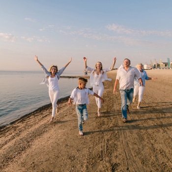 Сімейна фотосесія на пляжі морі, фото - Весільний фотограф Анна Шаульская