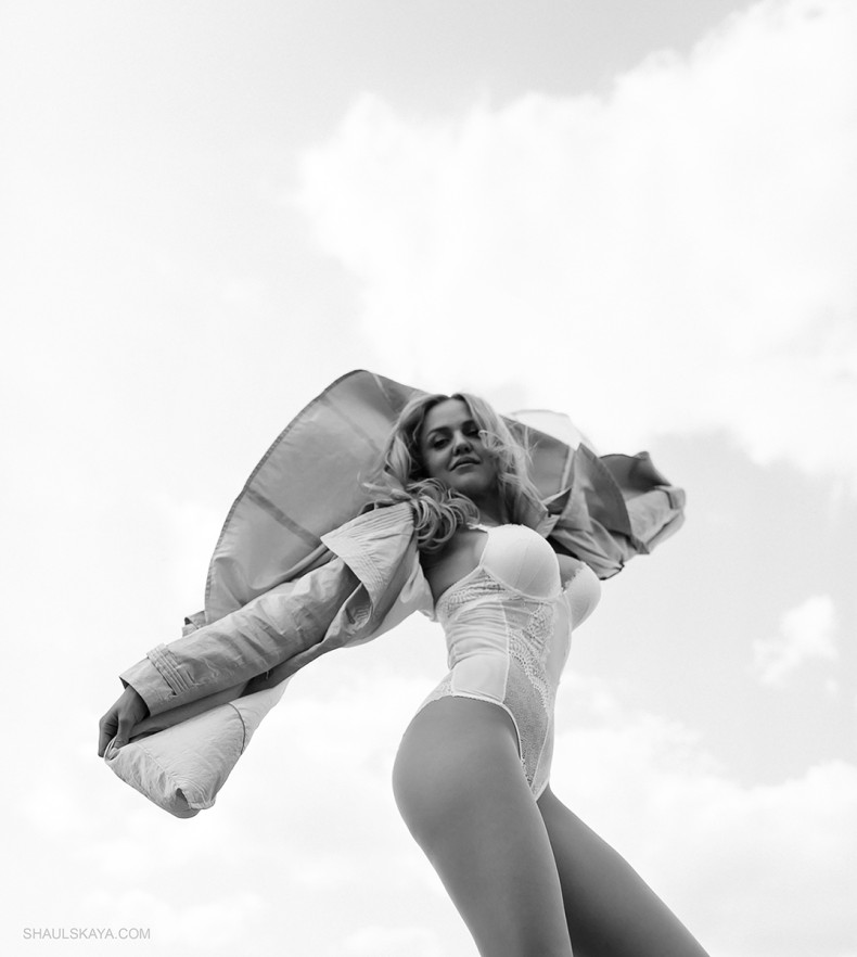 Уличная фотосессия в пальто для девушки, фото - Свадебный фотограф Анна Шаульская