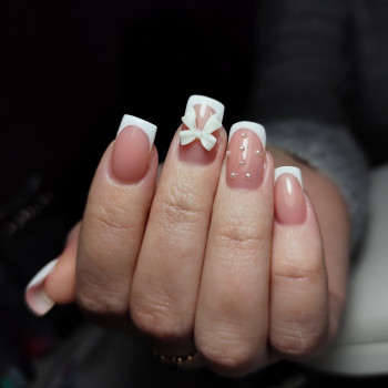 Маникюр с камнями френч модный, фото - Мастер маникюра Катерина Кочерга