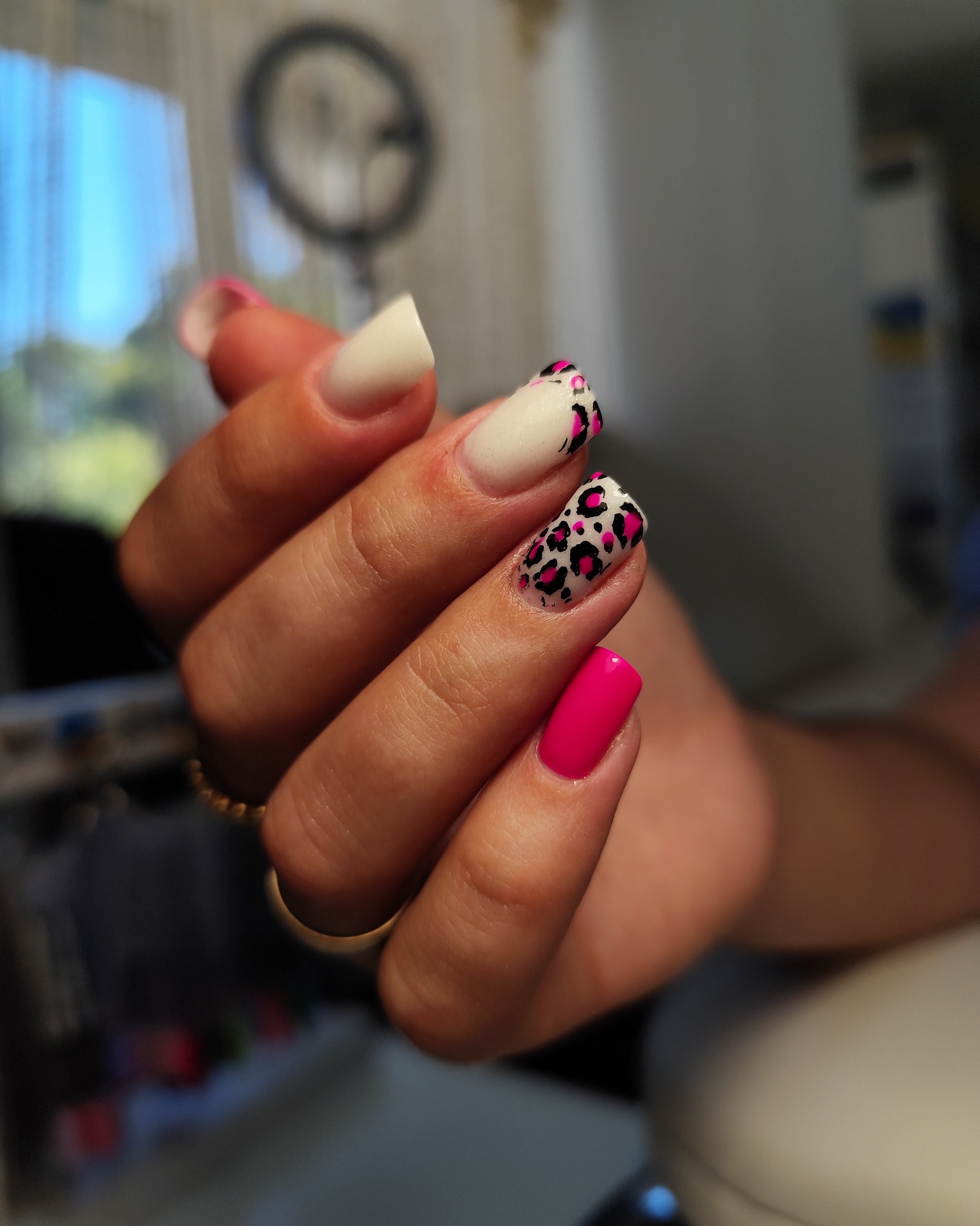 Білий манікюр рожевий леопардовий, фото - Майстер манікюру Катерина Кочерга