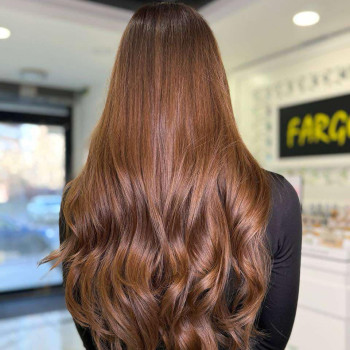 Русявий колір волосся карамельний шатен, фото - Салон краси Fargo